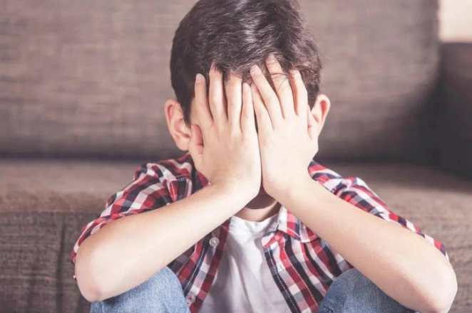 重庆心理科医院哪家专业？儿童长期处于严厉惩罚、情感忽视的环境中，是否容易出现分离焦虑障碍？