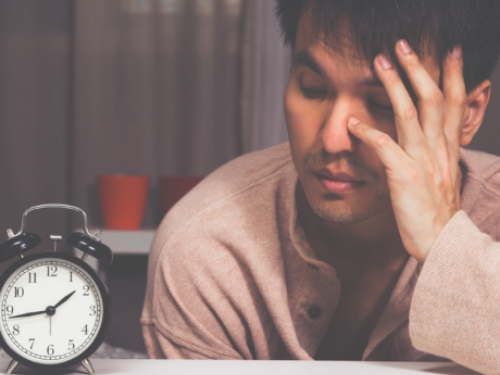 重庆哪家医院的心理科更专业？神经衰弱患者的情绪波动，是否与脑力过度消耗呈正相关？